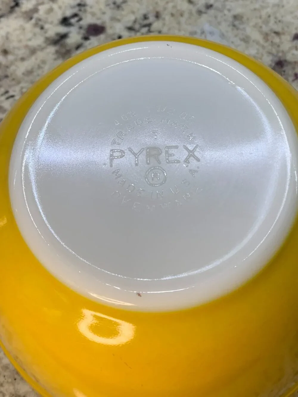Vintage PYREX Mixing Bowls - set of 3